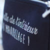 trousse-mangez-du-maquillage-bleu-marine-pailletee-onely-normandie-fermeture-detail-marquage